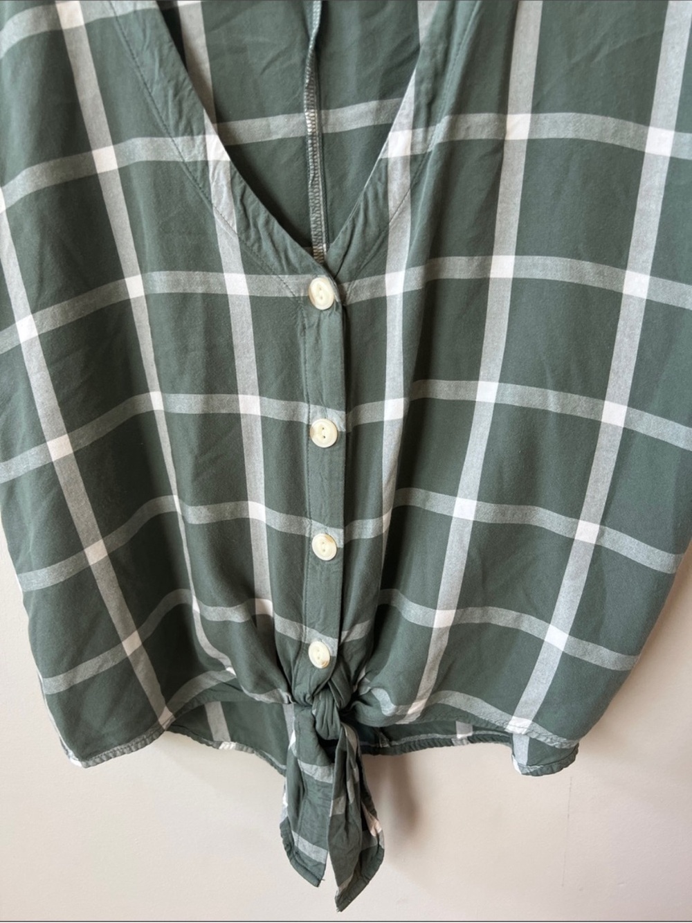 Universal Thread Front Tie Tops - Picture 3 of 7